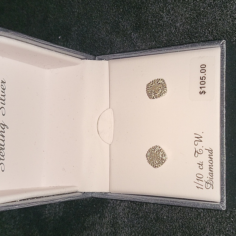 1/10 ct TW Diamond  earrings
